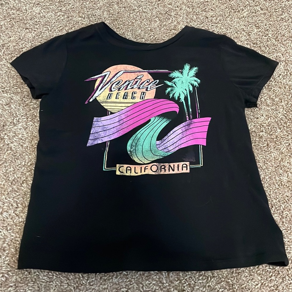 Short sleeve black with print tee